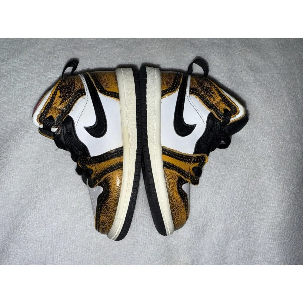 Nike Air‎ Jordan 1 Boys Size 6 Mid Sneakers Black  Yellow White